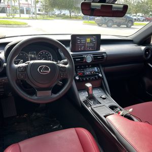 صورة مصغرة 36 لـ 2025 Lexus IS 300 BASE