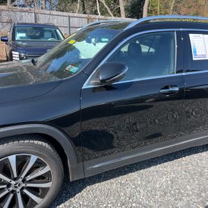 MERCEDES-BENZ GLB - 2