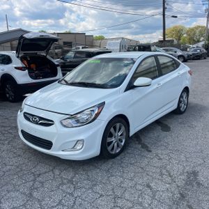 HYUNDAI ACCENT GLS - 1