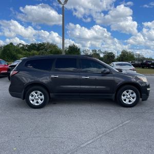 CHEVROLET TRAVERSE LS - 10