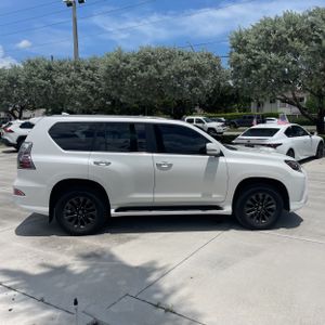 صورة 10 لـ 2022 Lexus GX 460 BASE