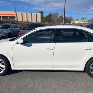 VOLKSWAGEN PASSAT 2.0T SE - 4