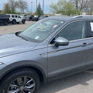 VOLKSWAGEN TIGUAN SE 4MOTION - 2