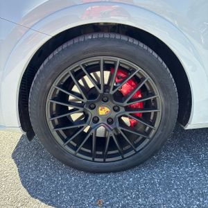 صورة 17 لـ 2021 Porsche CAYENNE GTS