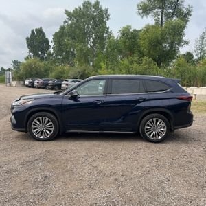 2024 Toyota HIGHLANDER LIMITED photo 3