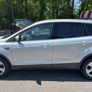 FORD ESCAPE SE - 4