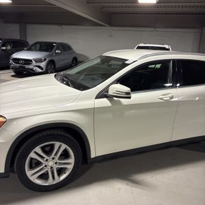 MERCEDES-BENZ GLA - 2