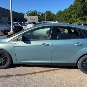 FORD FOCUS SE - 4