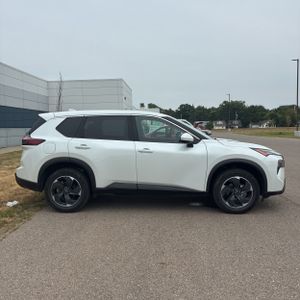 صورة 10 لـ 2025 Nissan ROGUE SV