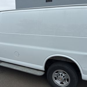 CHEVROLET EXPRESS 2500 - 6
