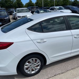 صورة 9 لـ 2017 Hyundai ELANTRA SE