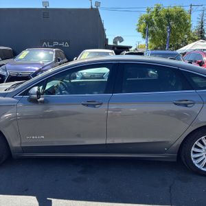 FORD FUSION HYBRID SE - 4