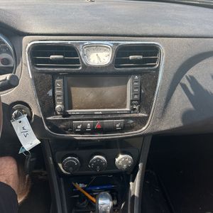 2011 Chrysler 200 LIMITED — миниатюра 37