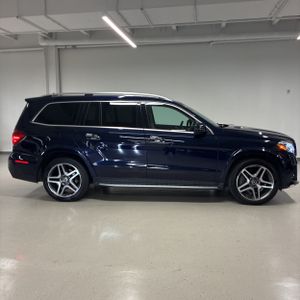 MERCEDES-BENZ GLS - 10