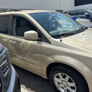 CHRYSLER TOWN AND COUNTRY TOURING - 10