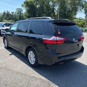 2015 Toyota SIENNA XLE 8-PASSENGER 照片 5