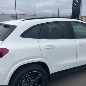 MERCEDES-BENZ GLA - 9
