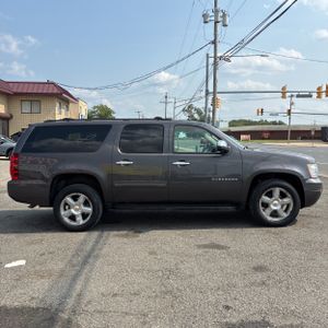 2011 Chevrolet SUBURBAN LS 照片 10