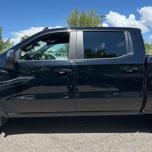 2025 Chevrolet SILVERADO 1500 LT — фото 3