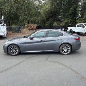 صورة 3 لـ 2017 ALFA Romeo GIULIA BASE