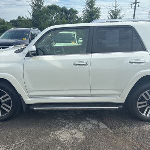 2016 Toyota 4RUNNER LIMITED photo 4