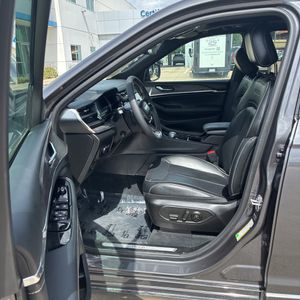 صورة مصغرة 32 لـ 2023 JEEP GRAND CHEROKEE OVERLAND