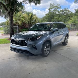 2022 Toyota HIGHLANDER XLE photo 1