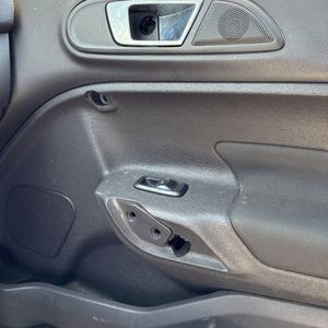 صورة مصغرة 60 لـ 2014 FORD FIESTA SE