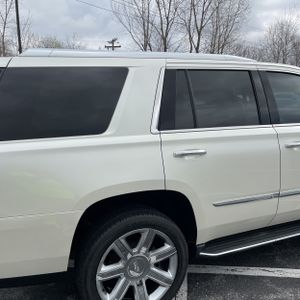 CADILLAC ESCALADE LUXURY - 9