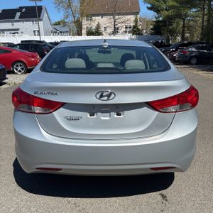 HYUNDAI ELANTRA GLS - 7