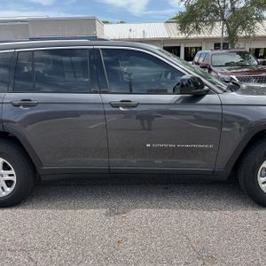 2023 JEEP GRAND CHEROKEE LAREDO — миниатюра 11