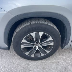 2023 Toyota HIGHLANDER XLE thumbnail 17