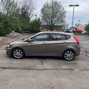 HYUNDAI ACCENT SE - 3