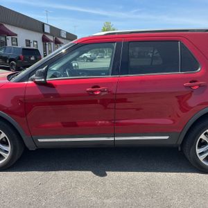 FORD EXPLORER XLT - 3