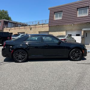 صورة 10 لـ 2019 Chrysler 300 S