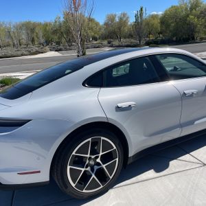 Porsche Taycan 4 - 9