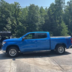 2025 Chevrolet SILVERADO 1500 LT 照片 3