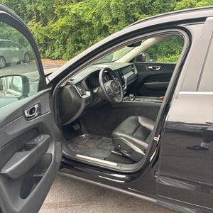 2023 Volvo XC60 B5 CORE thumbnail 32