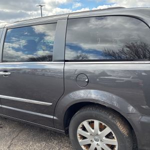 CHRYSLER TOWN AND COUNTRY TOURING - 6