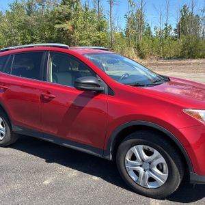 2015 Toyota RAV4 LE — фото 13