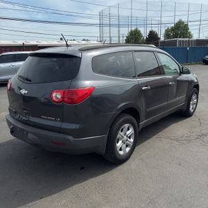 CHEVROLET TRAVERSE LS - 8