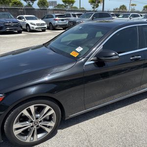 2019 Mercedes-BENZ C-CLASS photo 2
