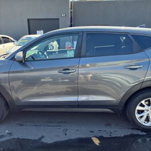 HYUNDAI TUCSON SE - 4