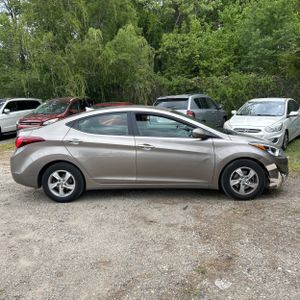 HYUNDAI ELANTRA SE - 10