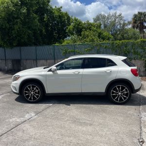 MERCEDES-BENZ GLA - 3