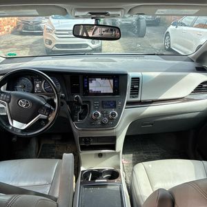 2016 Toyota SIENNA XLE 8-PASSENGER 照片 37