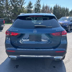 MERCEDES-BENZ GLA - 7