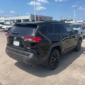 صورة 8 لـ 2023 Toyota RAV4 XLE PREMIUM