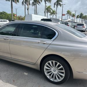 BMW 7 SERIES 740I - 6