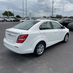 CHEVROLET SONIC LS AUTO - 8